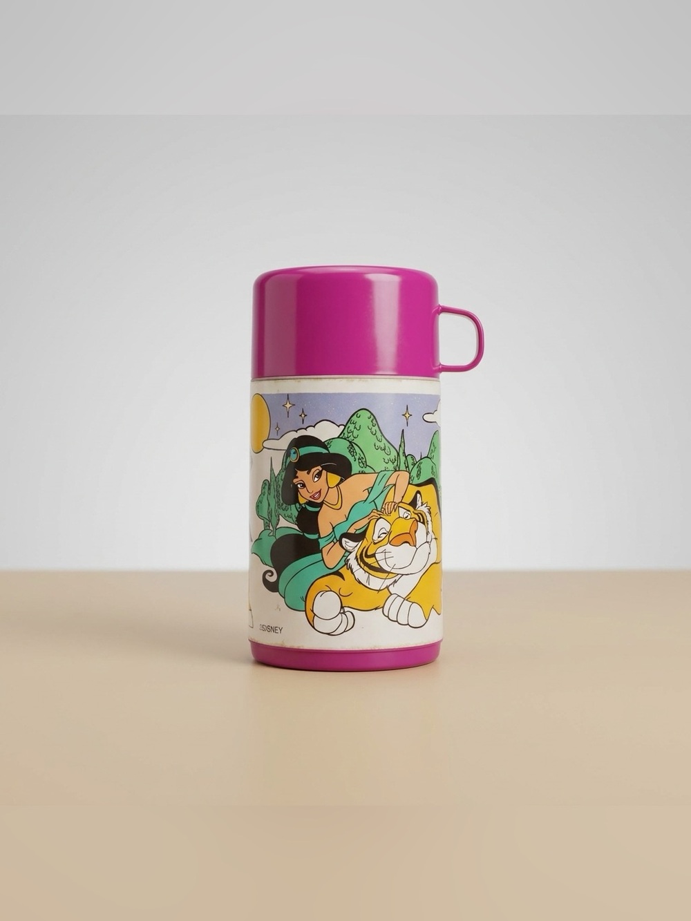 1992 Disney Aladdin plastic thermos featuring Princess Jasmine and Rajah